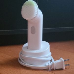 Clinique Sonic System Purifying Facial Brush